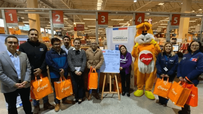 Estacionamiento y caja preferencial para personas cuidadoras en Supermercados Cugat.